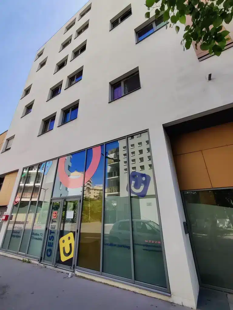 Vitrophanie de la résidence étudiante Le Michel Ange à Lyon