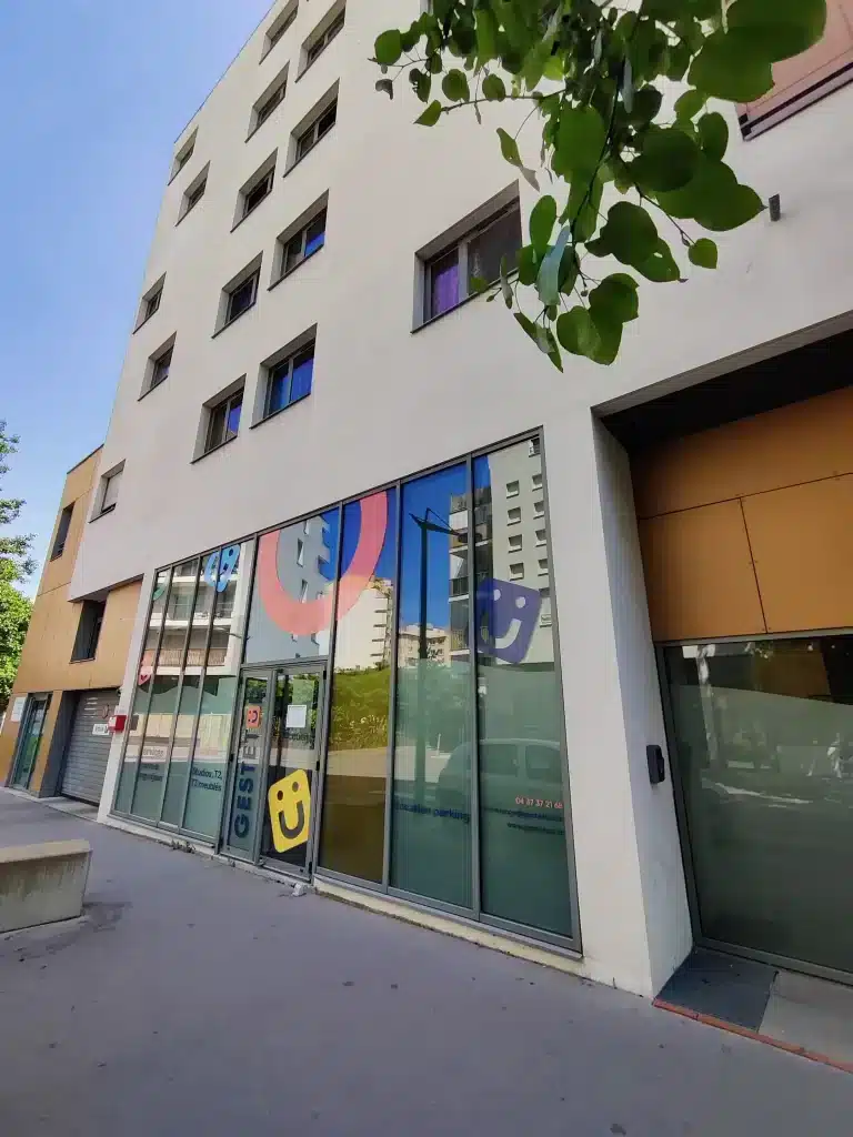 Vitrophanie de la résidence étudiante Le Michel Ange à Lyon